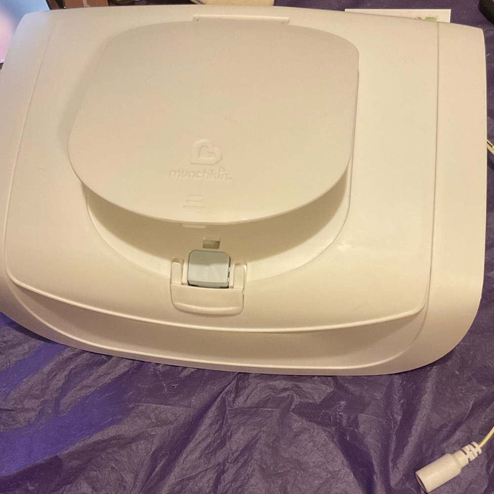 Munchkin White Wipe Warmer 💕💖